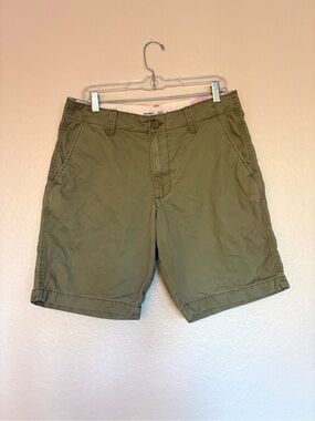 Old Navy Everyday Lived-In Straight Size 32 Olive Women’s Flat Front Shorts